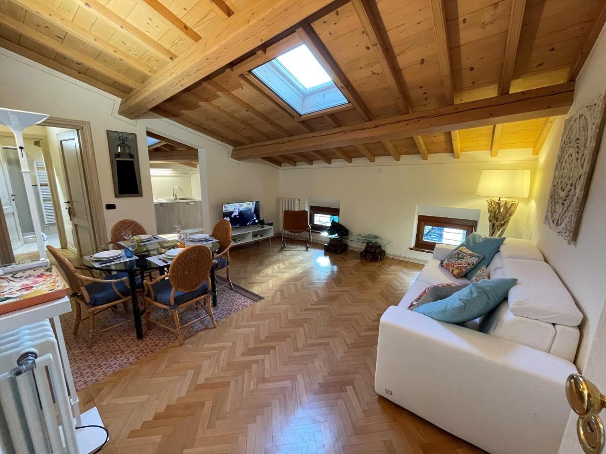 Апартаменти Attic 1 Centro Storico Песк'єра-дель-Гарда Екстер'єр фото