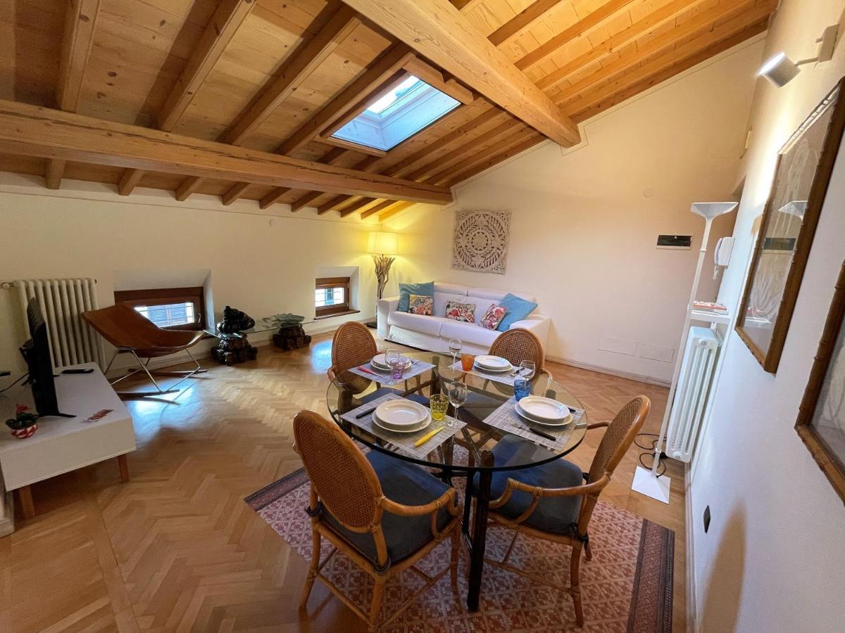 Апартаменти Attic 1 Centro Storico Песк'єра-дель-Гарда Екстер'єр фото