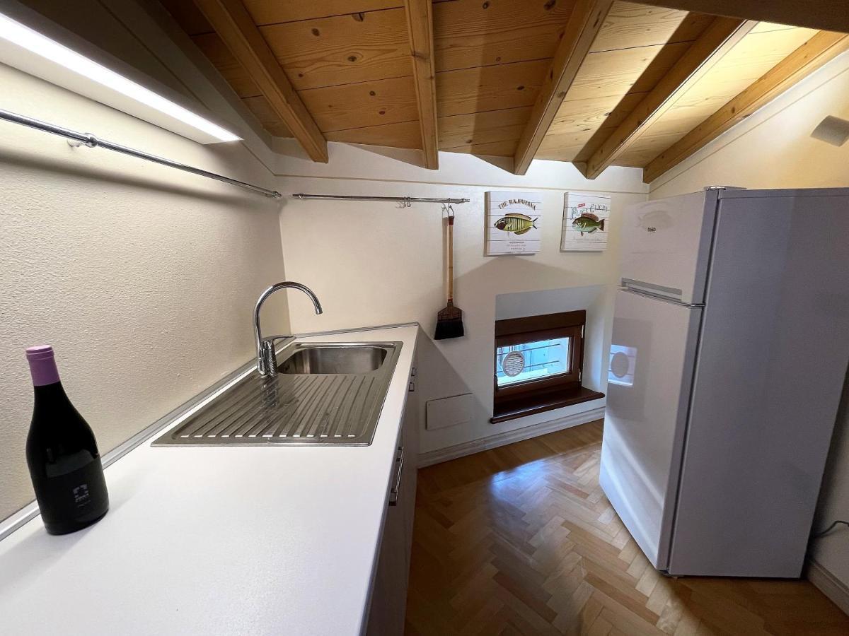 Апартаменти Attic 1 Centro Storico Песк'єра-дель-Гарда Екстер'єр фото