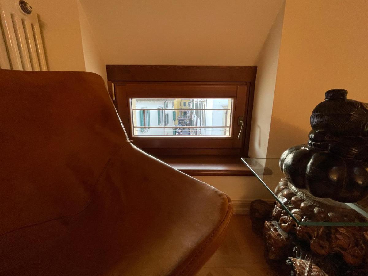 Апартаменти Attic 1 Centro Storico Песк'єра-дель-Гарда Екстер'єр фото